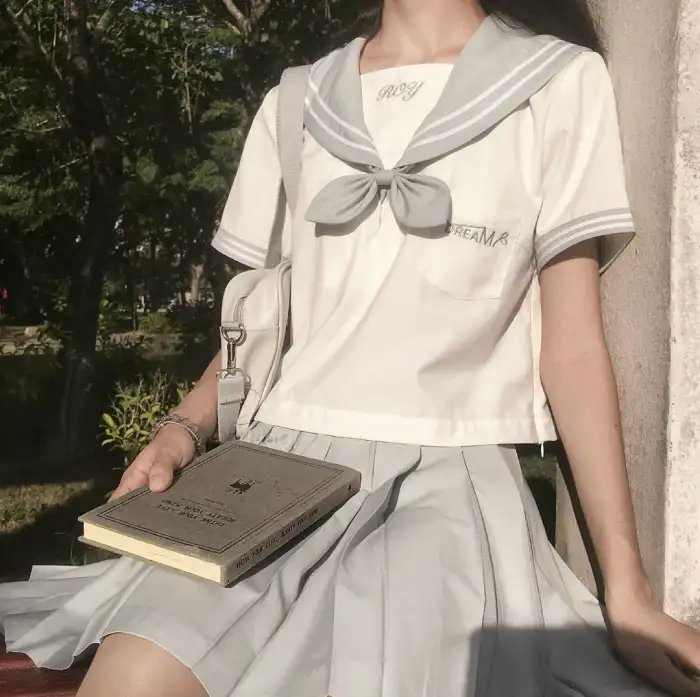 他的模样